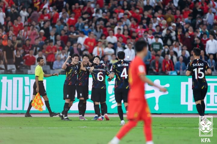 '손흥민 멀티골' 한국, 中 3-0 꺾고 월드컵 2차예선 2연승